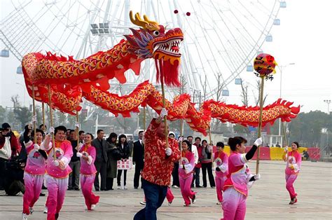 The Marketing Potential of Dragon Mascot Costumes: Attracting Attention and Customers